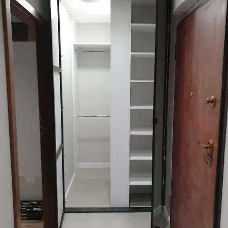 Tesorio Modern Aircon & Parking Lägenhet