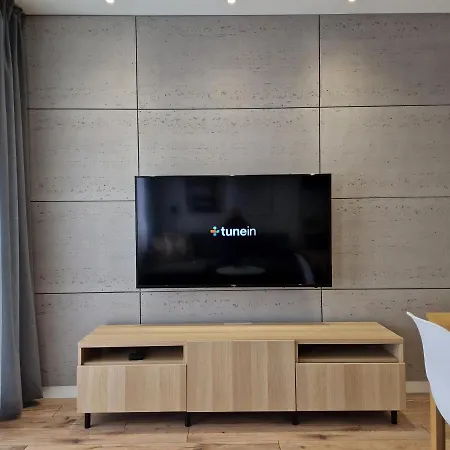 Tesorio Modern Aircon & Parking דירה