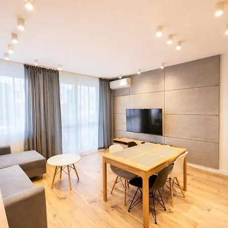 Апартаменти Tesorio Modern Aircon & Parking
